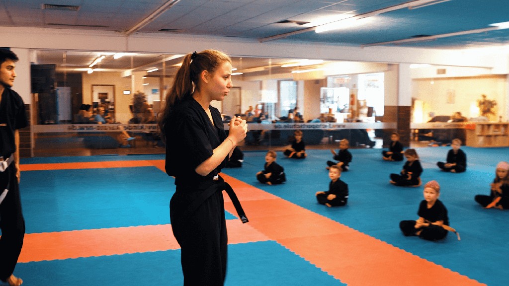 unterricht Kinder Karate Unterricht mit Kindern in Formation