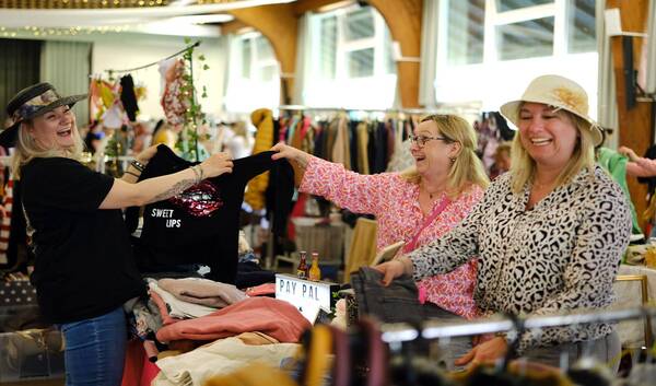 Karate Fachsportschule beim Flohmarkt in Wülfrath